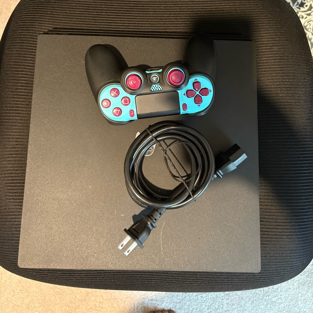 Black Playstation 4
